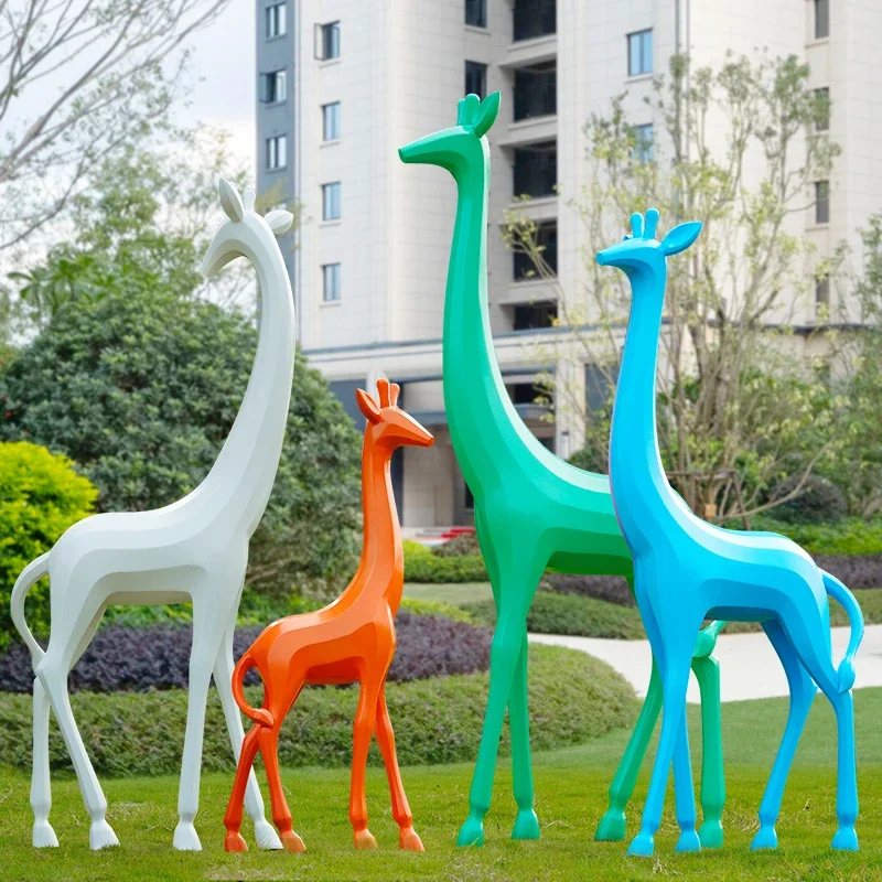 Escultura de girafa geométrica - Gardening Tools Sketch avaliação e preço